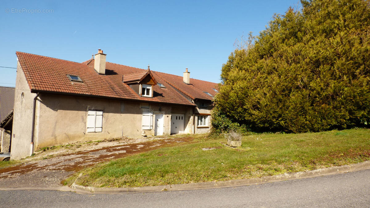 Maison à HACOURT