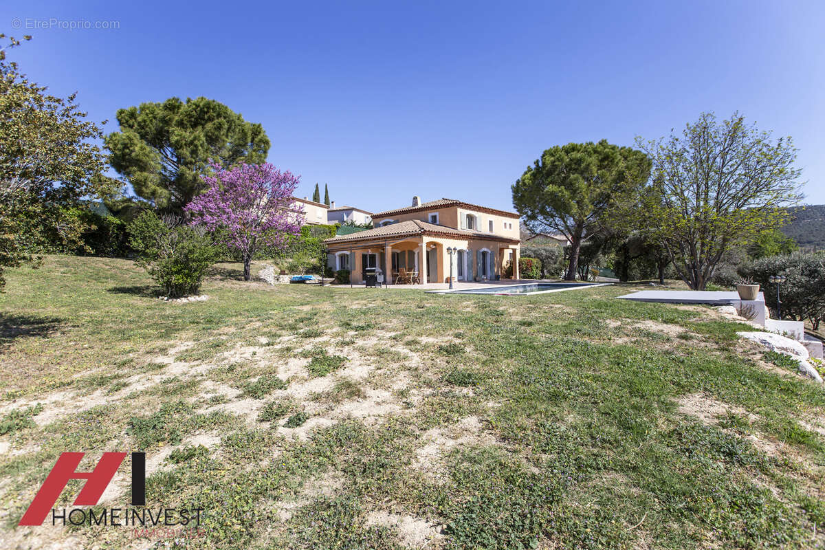 Vue et terrain a couper le souffle pour cette villa - photo 3
