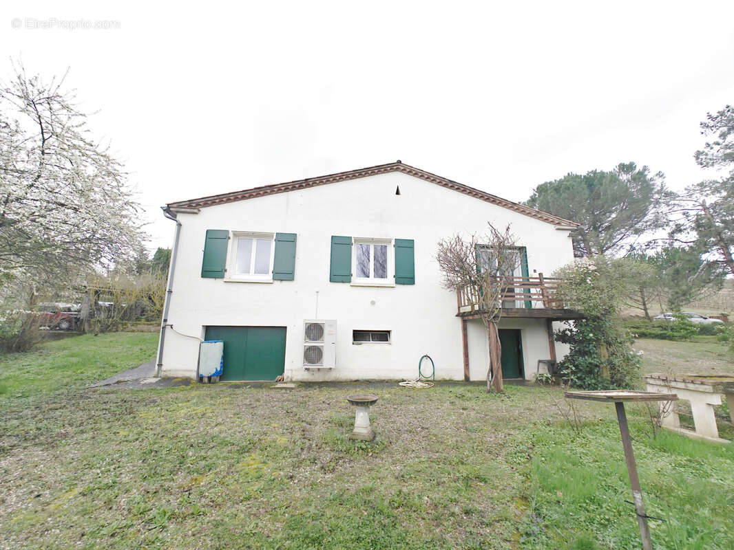 Maison à AJAC