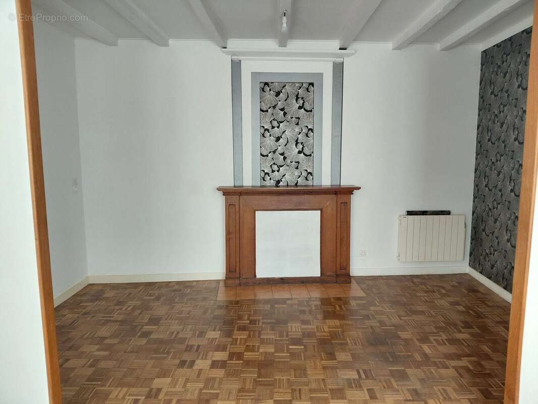 Maison à SAINT-GENIS-DE-SAINTONGE