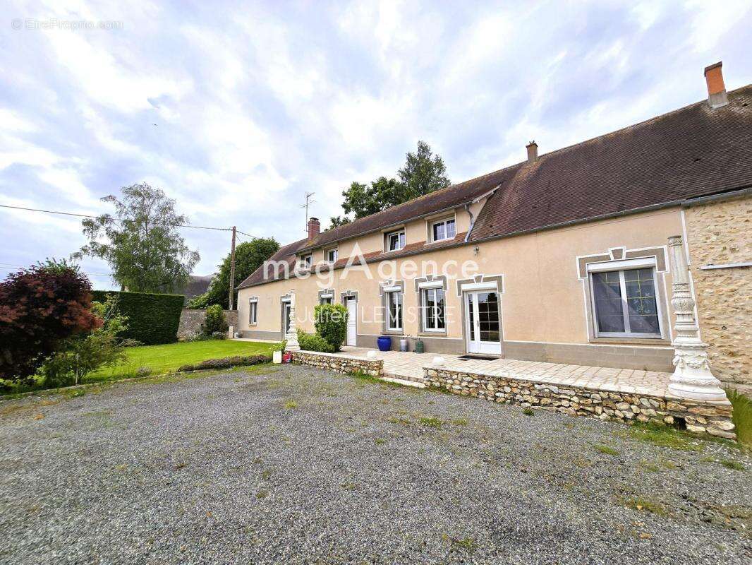 Maison à AUNEAU