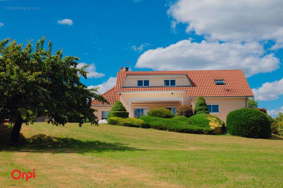 Maison à BESSENAY