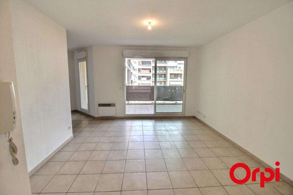 Appartement à MARSEILLE-4E