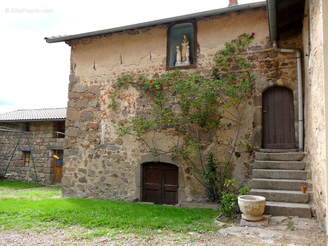 Maison à SAINT-LAURENT-DE-CHAMOUSSET
