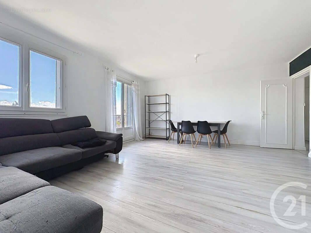 Appartement 62 m² à La Chapelle-Saint-Luc  - photo 2