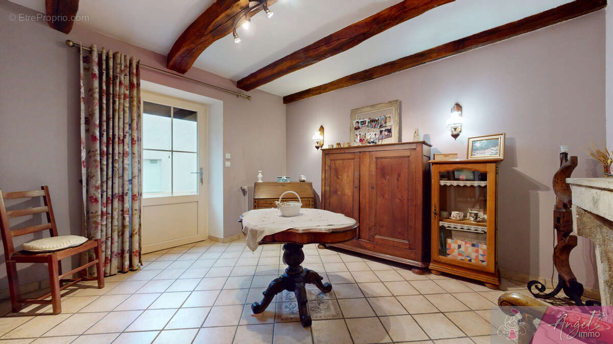 Maison à MONT-SOUS-VAUDREY