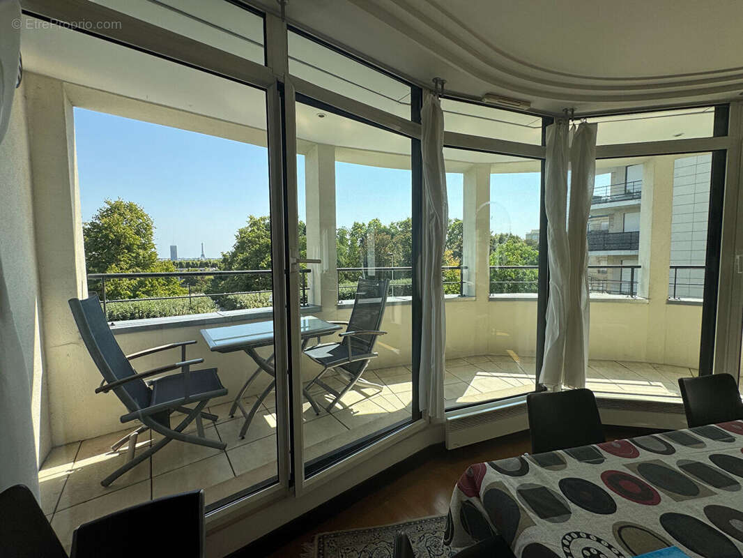 Appartement à COURBEVOIE