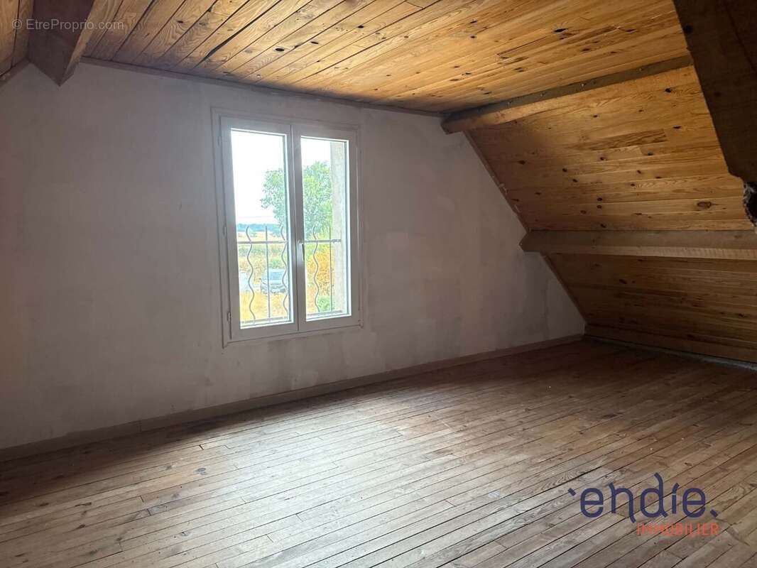 Maison 103 m² à Saint-Pourcain-Sur-Besbre  - photo 13