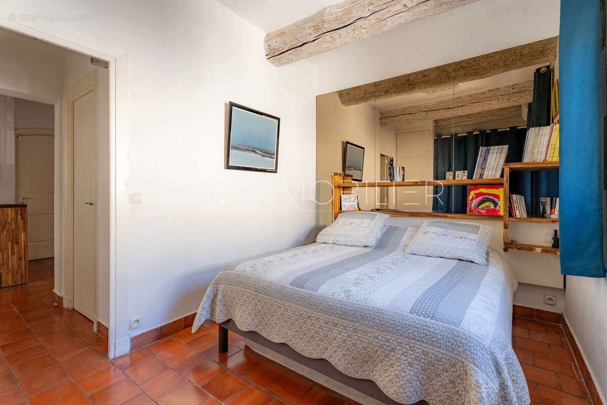 Appartement à MARSEILLE-1E