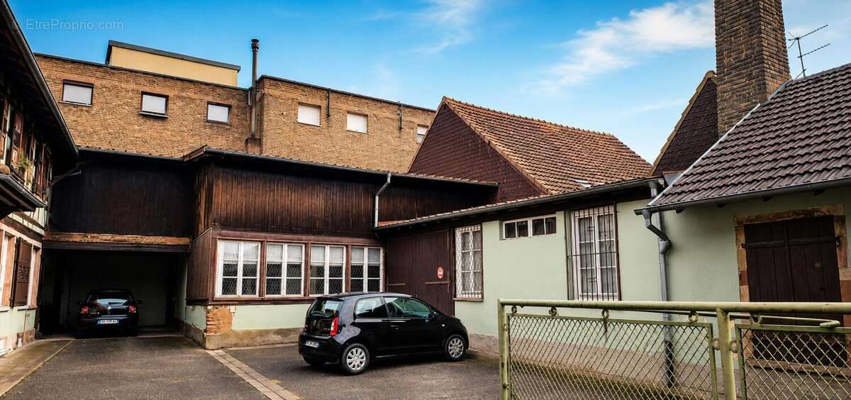À vendre – Ensemble commercial avec combles aménageables à fort potentiel – Bischheim - photo 4