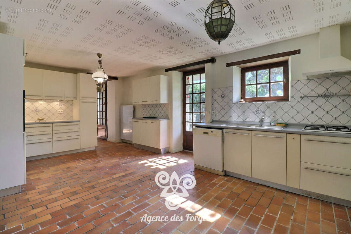 Maison à SAINT-MACAIRE-EN-MAUGES