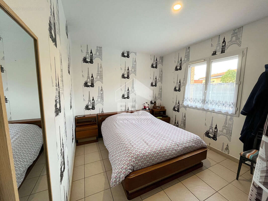 Maison à SAINT-LAURENT-DE-LA-SALANQUE