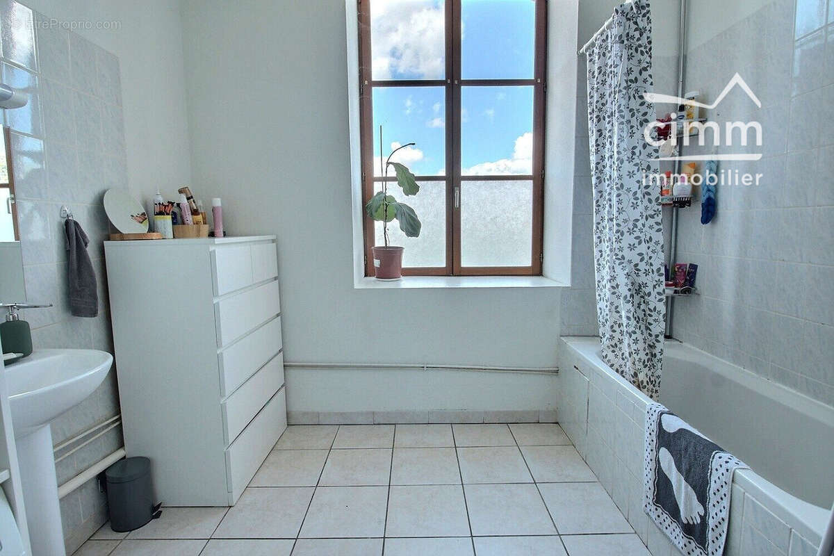 Appartement à SAINT-SIMEON-DE-BRESSIEUX