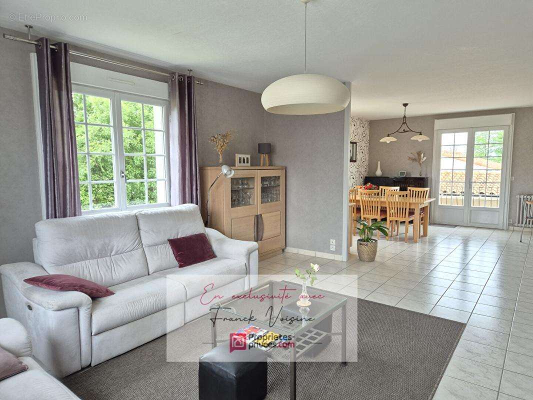 A VENDRE en Exclusivité au Boupère, maison de 135 m2 avec 3 chambres et 1 bureau sur une parcelle de 745 m2 - photo 2