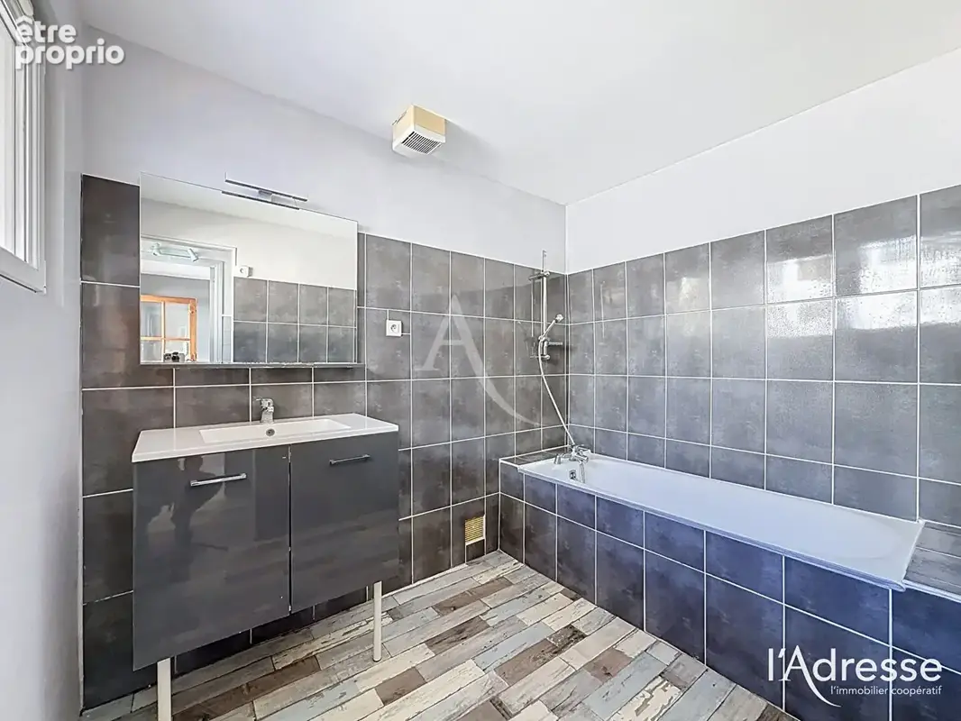 Maison de bourg à vendre à Truyes. - photo 6