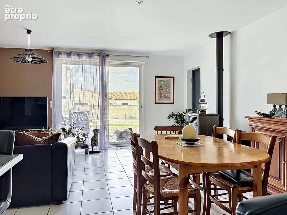 Maison de plain-pied 2015 - 3 chambres - Piscine - Garage - Quartier résidentiel - Centre village - photo 3