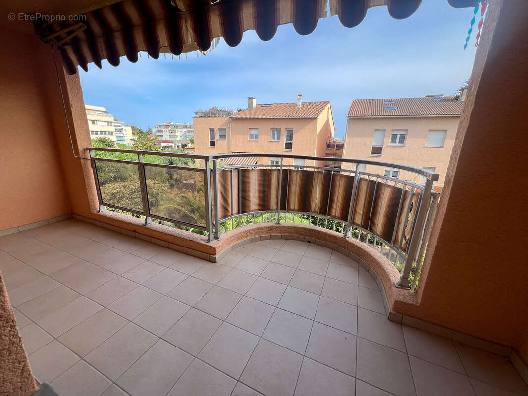 Appartement à SAINT-LAURENT-DU-VAR