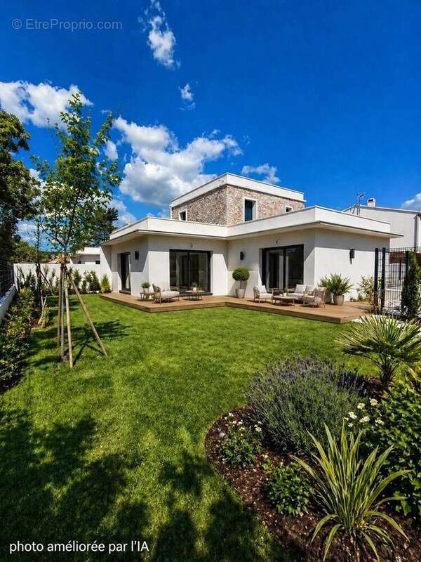 Maison à POURRIERES