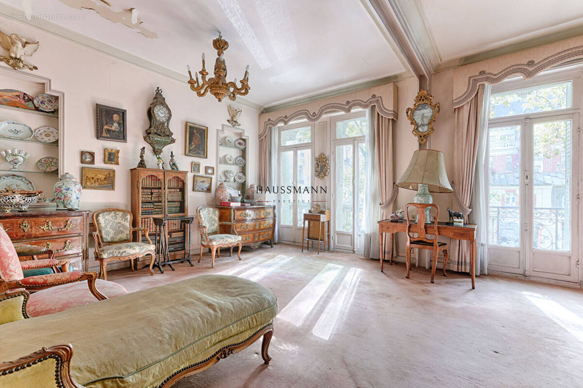 Appartement à PARIS-7E