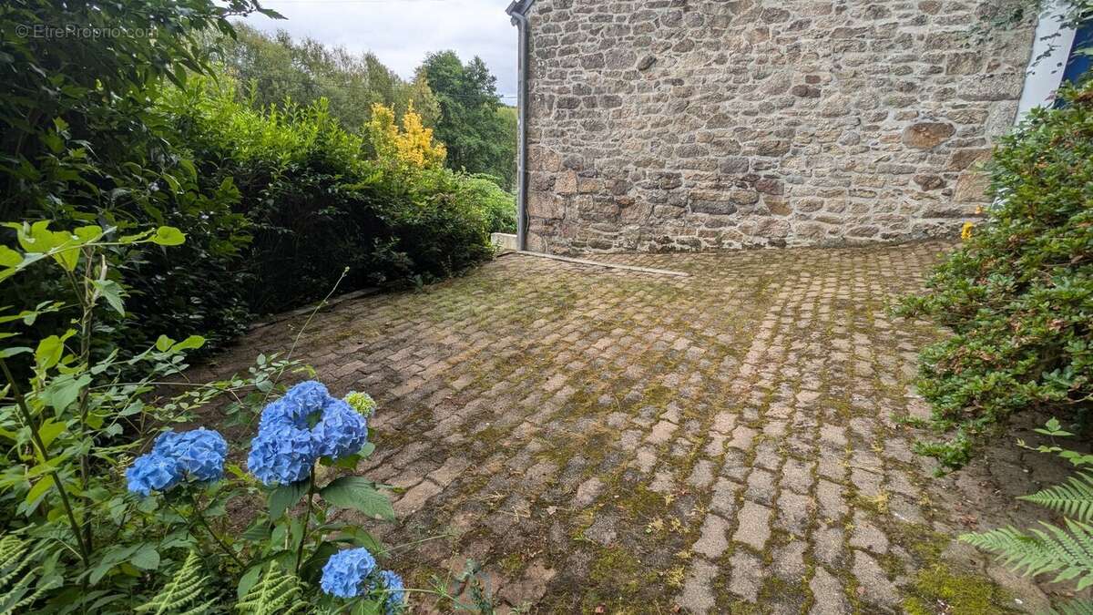 À 8 kilometres de Baud  Maison en pierres, début XXe siècle, face au Blavet - photo 4