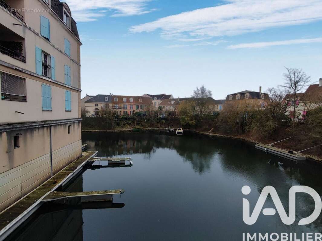 Photo 3 - Commerce à CERGY