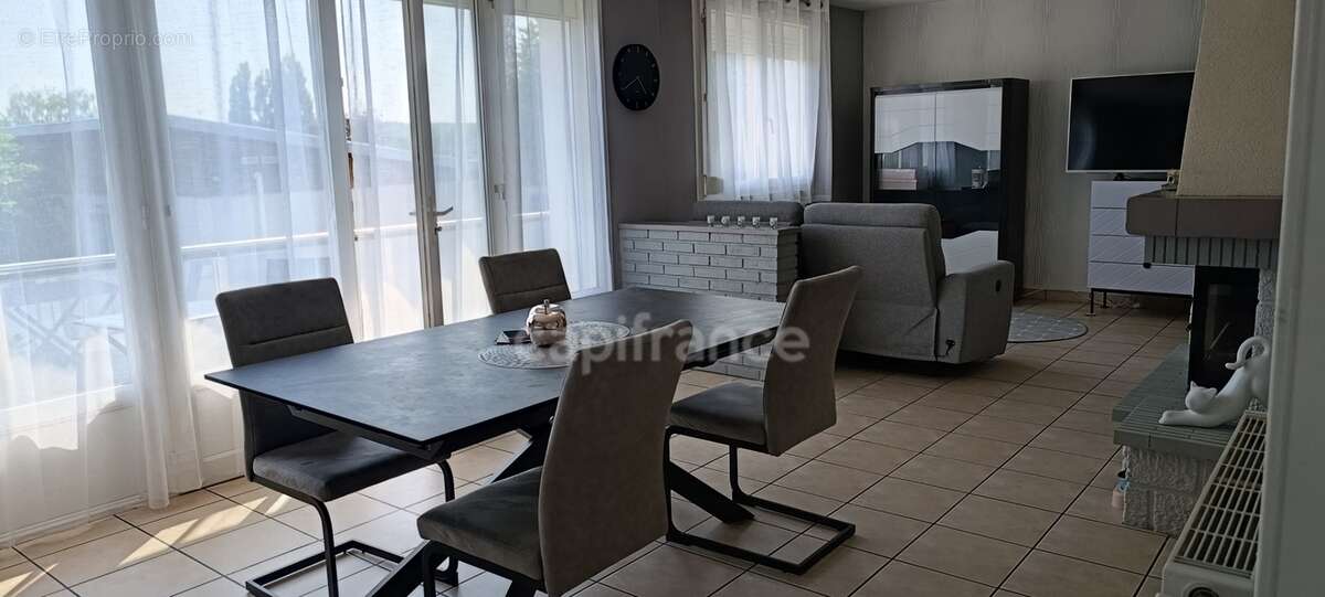 Maison familiale de 6 pièces avec 4 chambres, bureau et sous-sol aménagé - photo 13