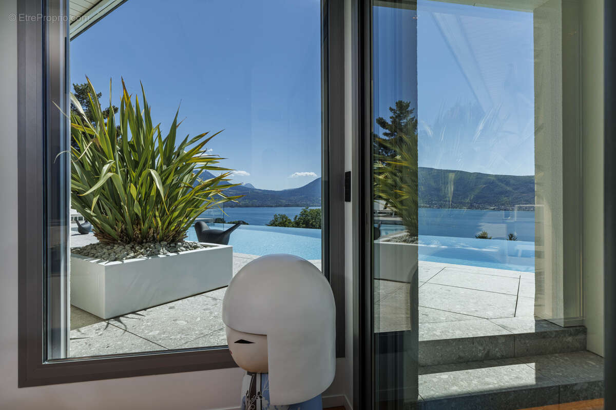 Villa d'exception dominant le lac - photo 4