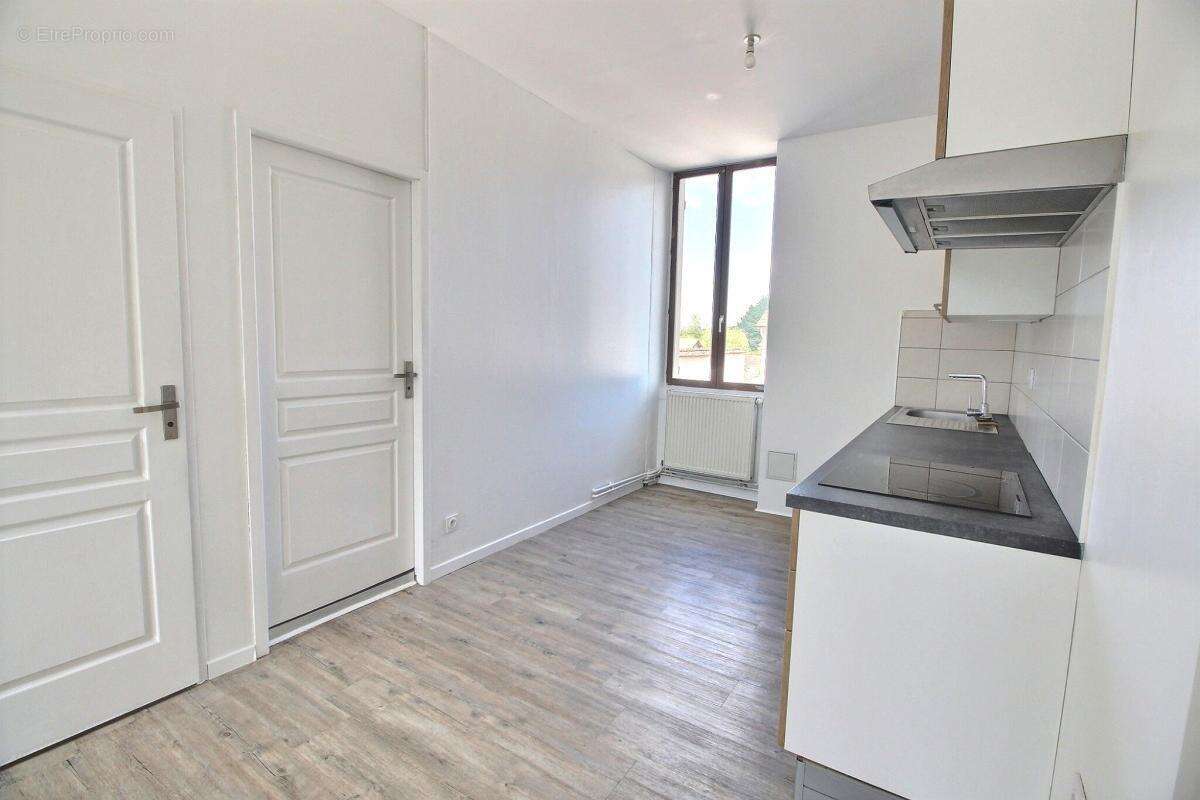 Appartement à LES AVENIERES