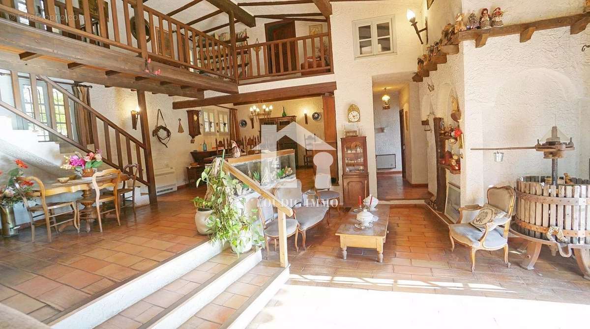 Maison à TOURRETTES-SUR-LOUP