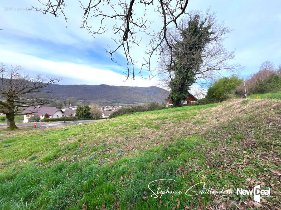 Terrain à GRESY-SUR-AIX
