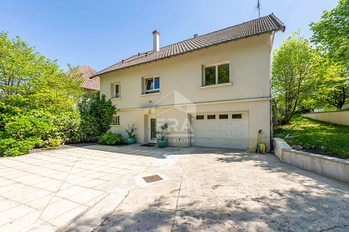 Maison à ETIOLLES