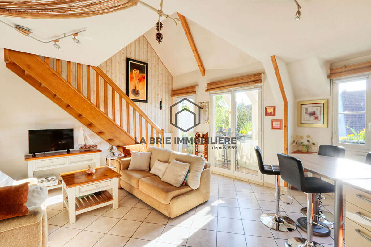 Appartement à BRIE-COMTE-ROBERT