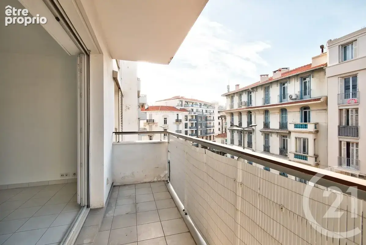 Appartement 3 pièces 74 m² à vendre à Antibes (06600) - photo 2