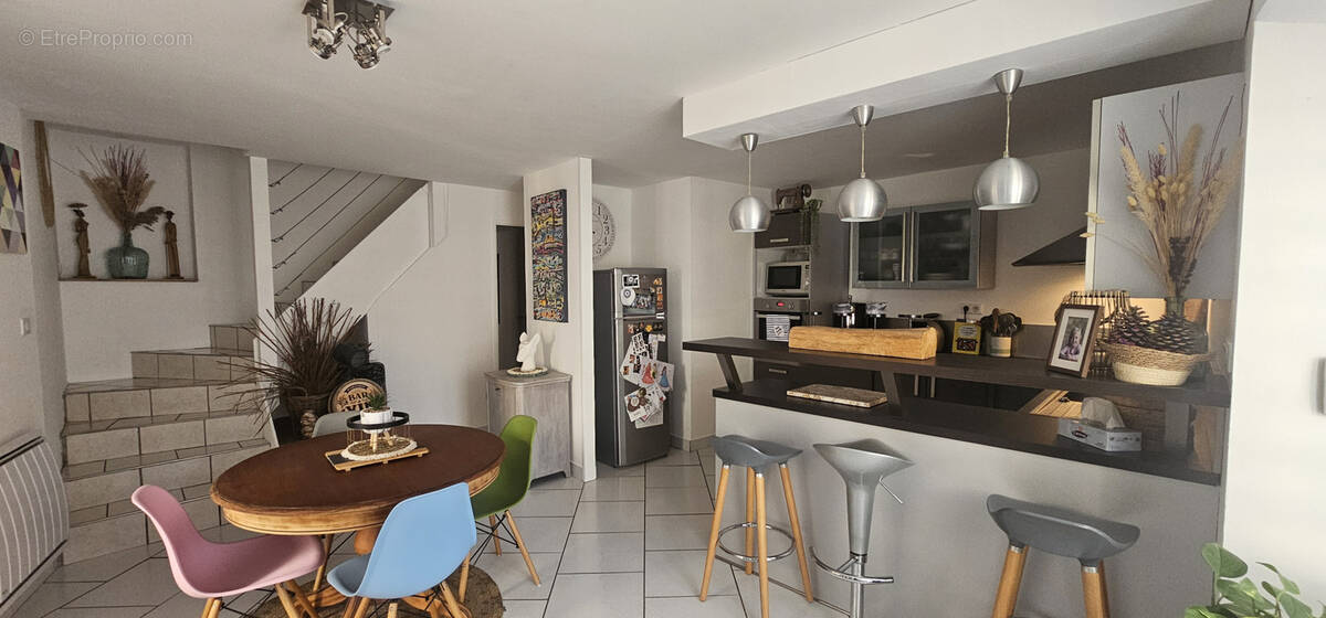 Maison à MONTELEGER