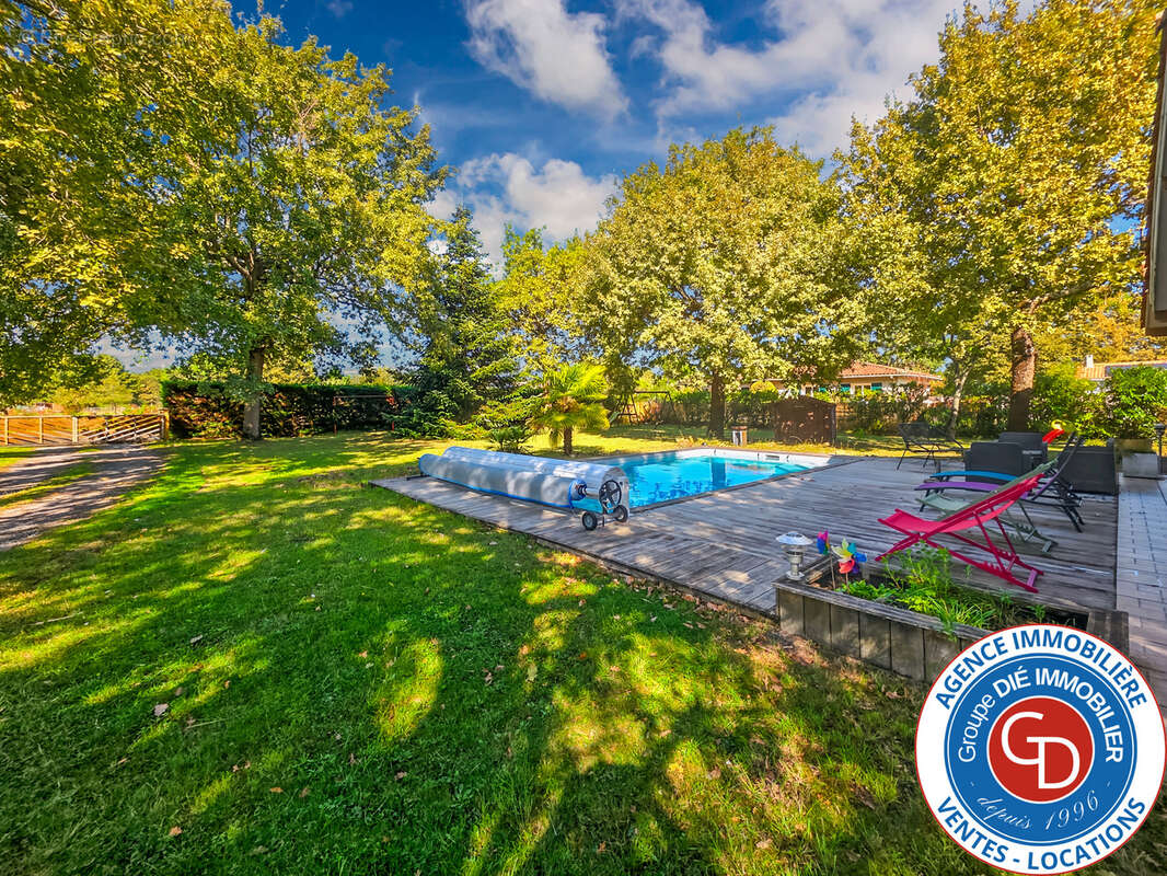 Villa avec 5 chambres, garage et piscine - photo 12