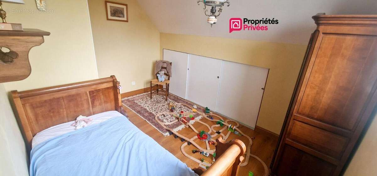 Pavillon de 139 m² - 6 pièces et 4 chambres sur sous-sol - terrain de 1486 m² - photo 10