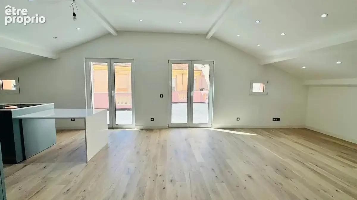 Menton centre, bien d’exception, dernier étage, terrasse ensoleillée de 38 m² - photo 10
