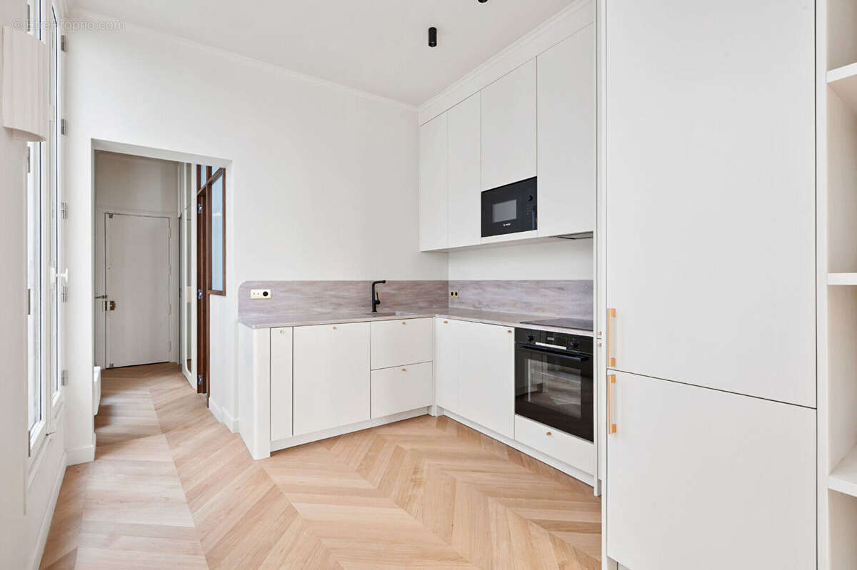 Appartement à PARIS-1E