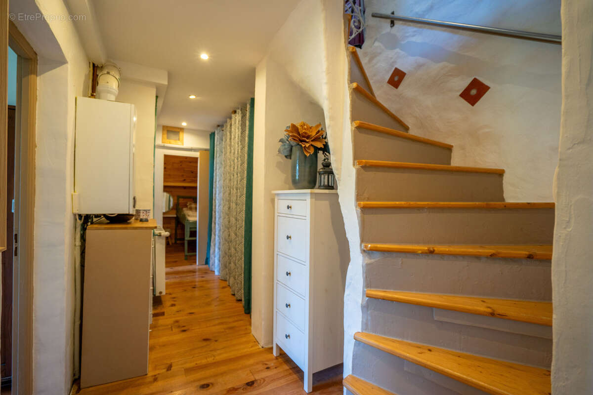 Maison à MONTAIGU-DE-QUERCY