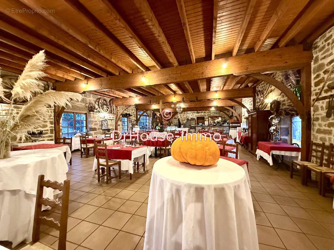 Commerce à SAINT-PANTALEON-DE-LARCHE