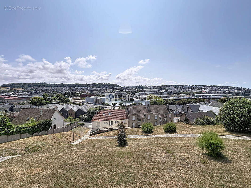Appartement F4 avec balcon Vue mer et ville - photo 8
