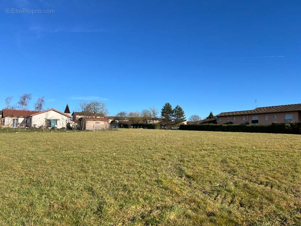 Terrain 3430 m² à Dompierre-Sur-Veyle  - photo 2