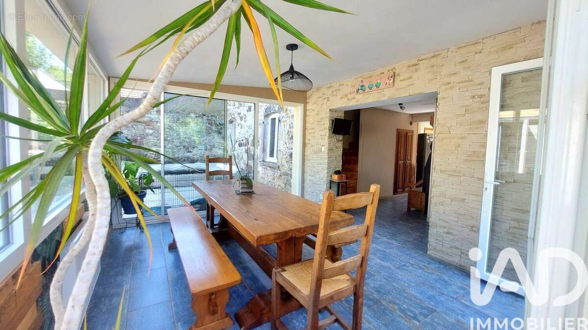 Maison 122 m² à Golleville  - photo 2