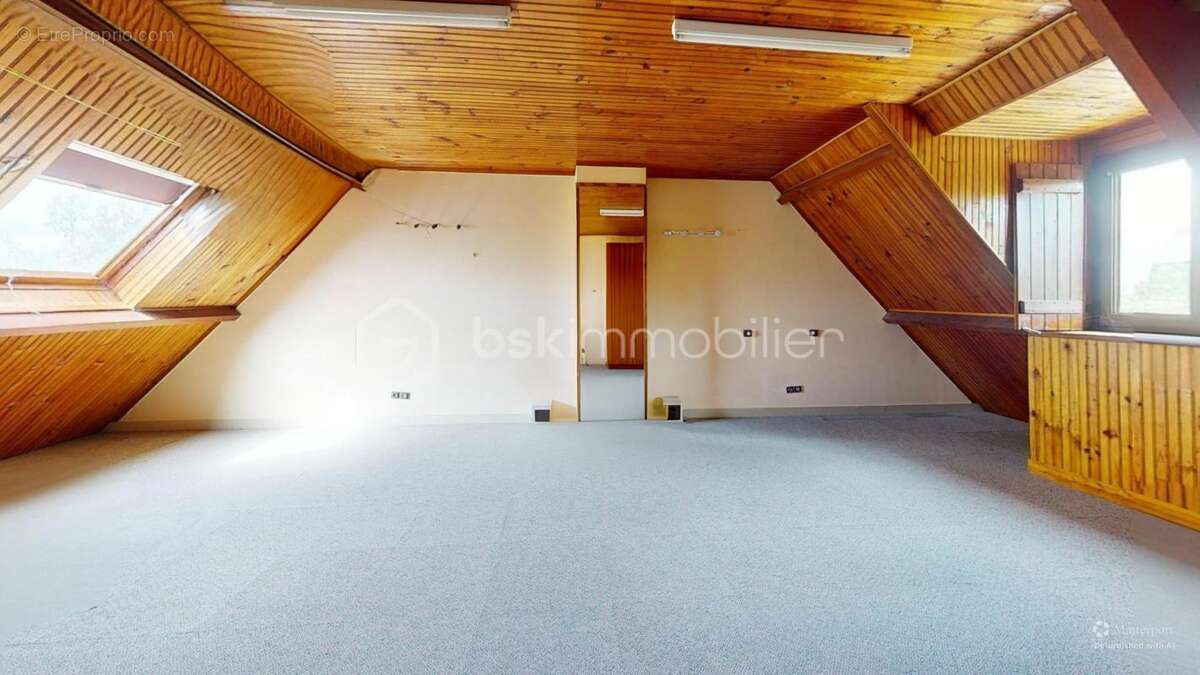Maison de maçon traditionnelle + dependances - photo 8