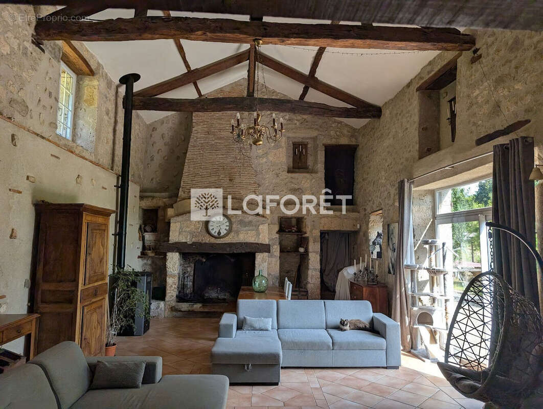 Maison à MONCRABEAU