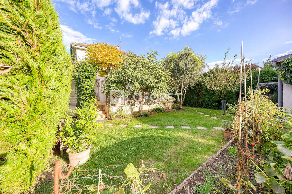 Maison à OZOIR-LA-FERRIERE