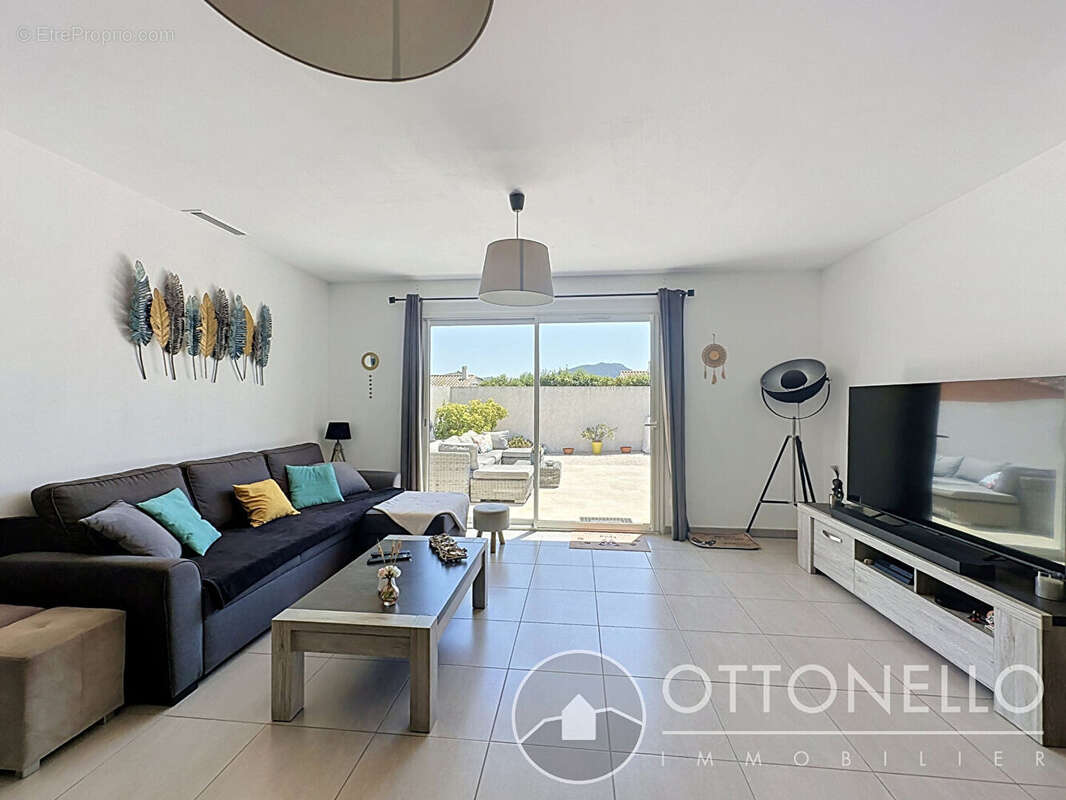 Maison à ROQUEBRUNE-SUR-ARGENS