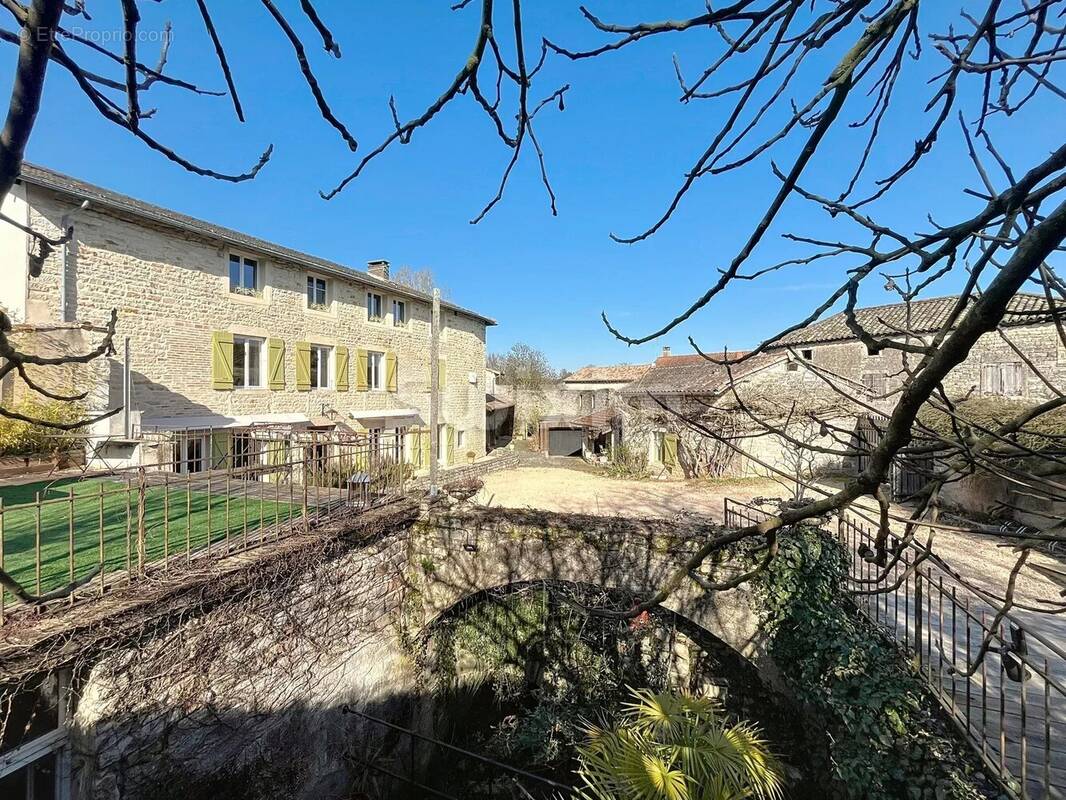 Maison à MONTBELLET