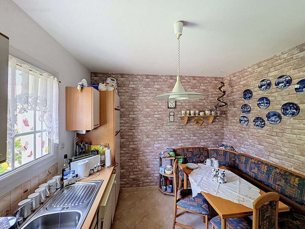 BILLIERS - Maison indépendante avec jardin, garage et aperçu mer - photo 12