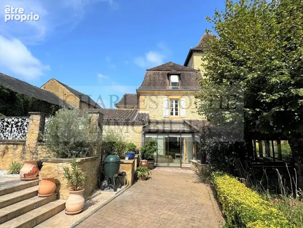 Superbe maison de Maître avec plusieurs granges, piscine et joli parc, aux abords d'un village dans la Bourian - photo 3